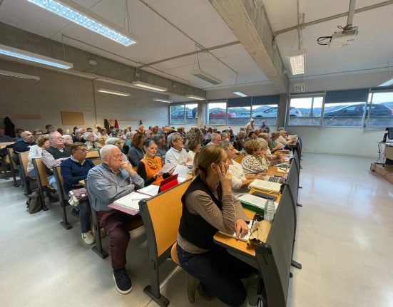 Alumnes de la UOM omplen una aula de la universitat a inici de curs