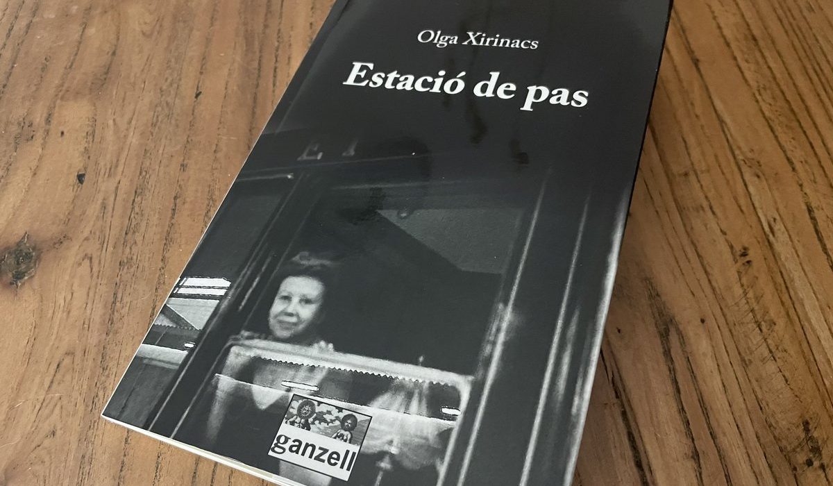 Portada d'«Estació de pas», escrit per Olga Xirinacs