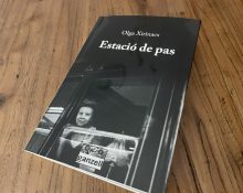 Portada d'«Estació de pas», escrit per Olga Xirinacs