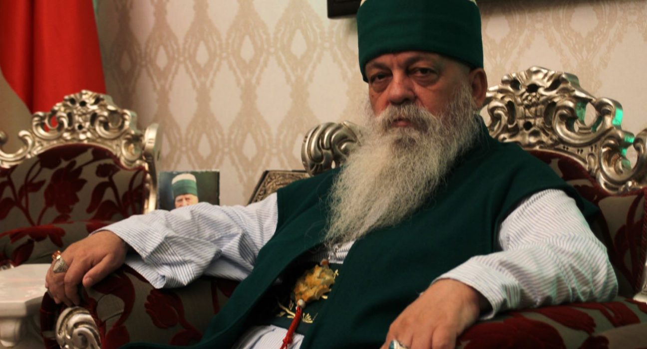 ‘Baba Mondi’ Edmond Brahimaj, líder de la comunitat bektaixí, a la seu mundial de l'orde a Tirana, Albània