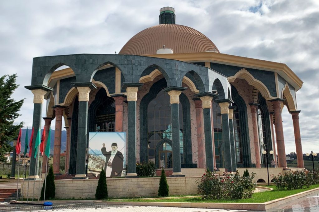 Temple principal de la seu mundial dels bektaixites a Tirana | © Miguel Fernández Ibañez