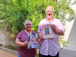 Josep Lligadas i Mercè Solé, amb el primer i l’últim número de ‘Foc Nou’
