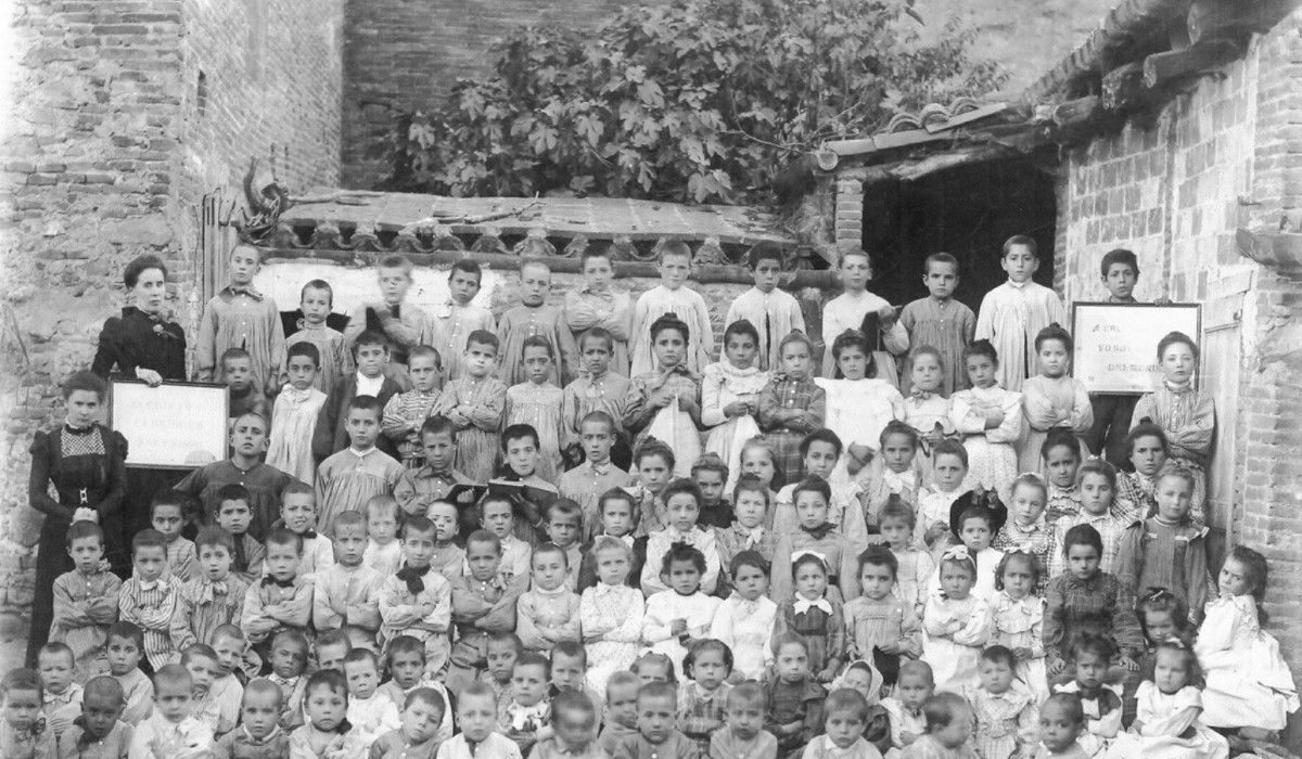 Un grup de l'escola protestant de Caldes de Montbui a inicis del segle XX