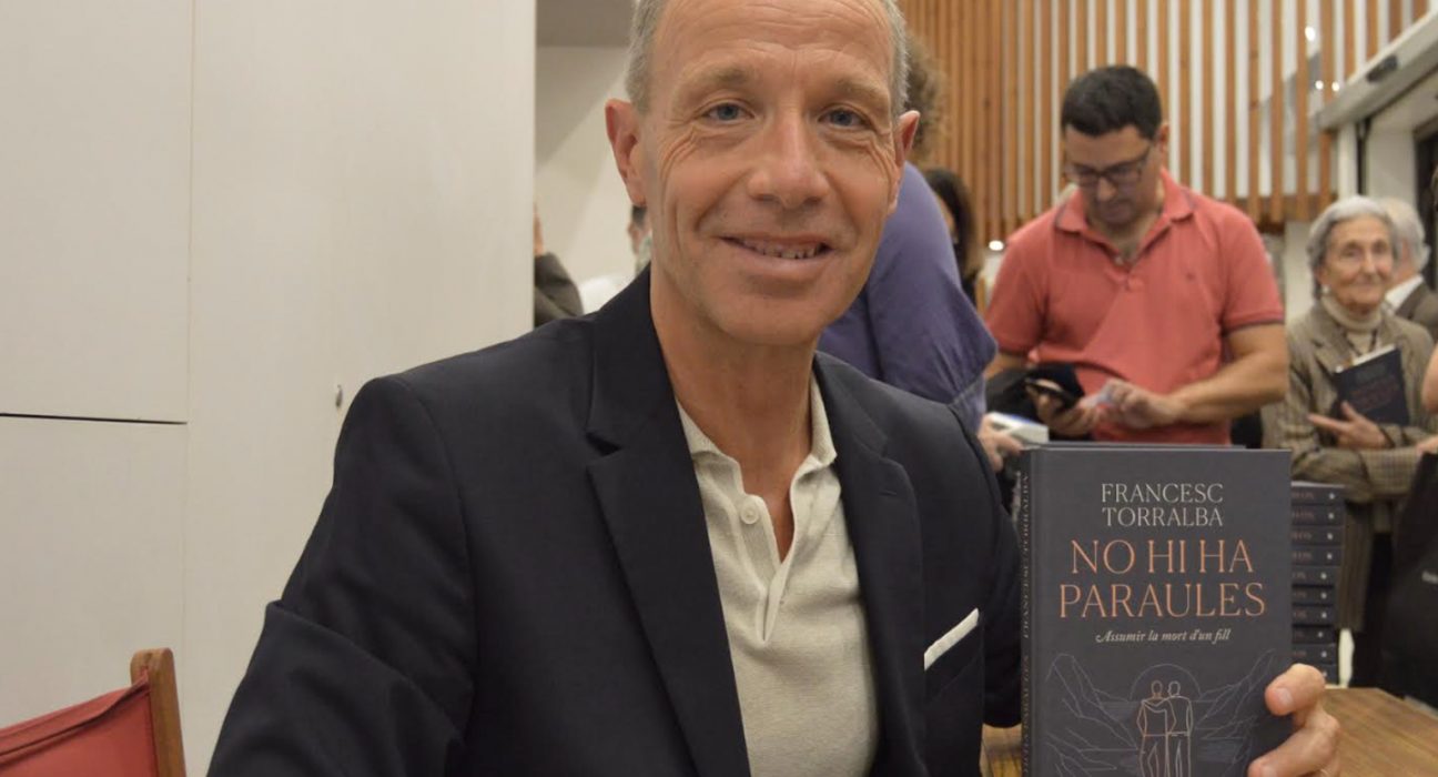 El filòsof Francesc Torralba amb el seu darrer llibre