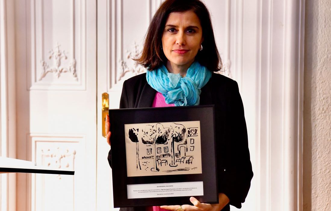 La periodista Olga Rodríguez, a la sala d'actes del Col·legi de Periodistes de Catalunya