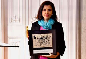 La periodista Olga Rodríguez, a la sala d'actes del Col·legi de Periodistes de Catalunya