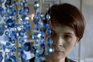 Fotograma de la pel·lícula “Tres colors: blau” de Krzysztof Kieslowski