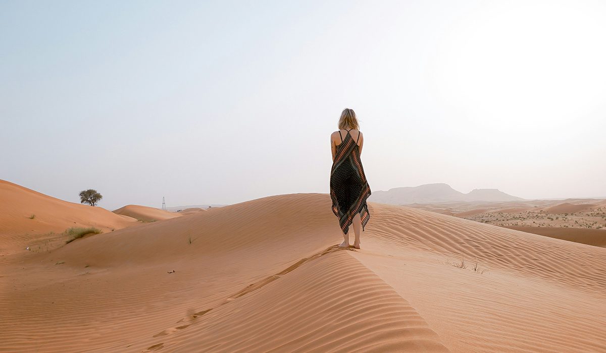 Imatge de la dona al desert