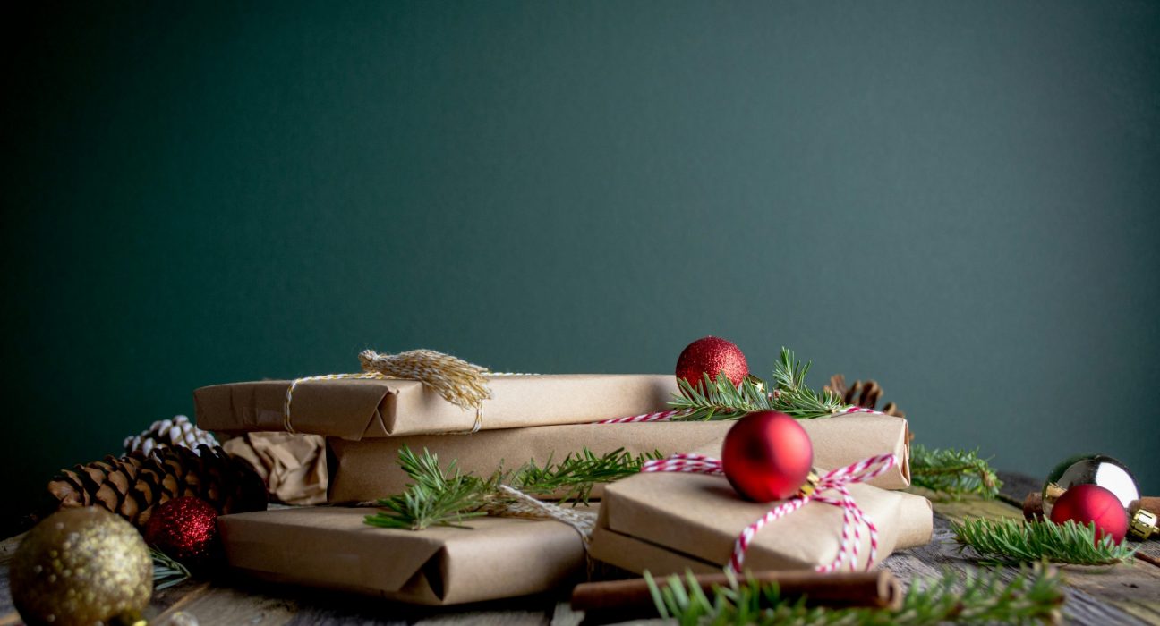 Llibres embolicats com a regals de Nadal