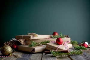 Llibres embolicats com a regals de Nadal