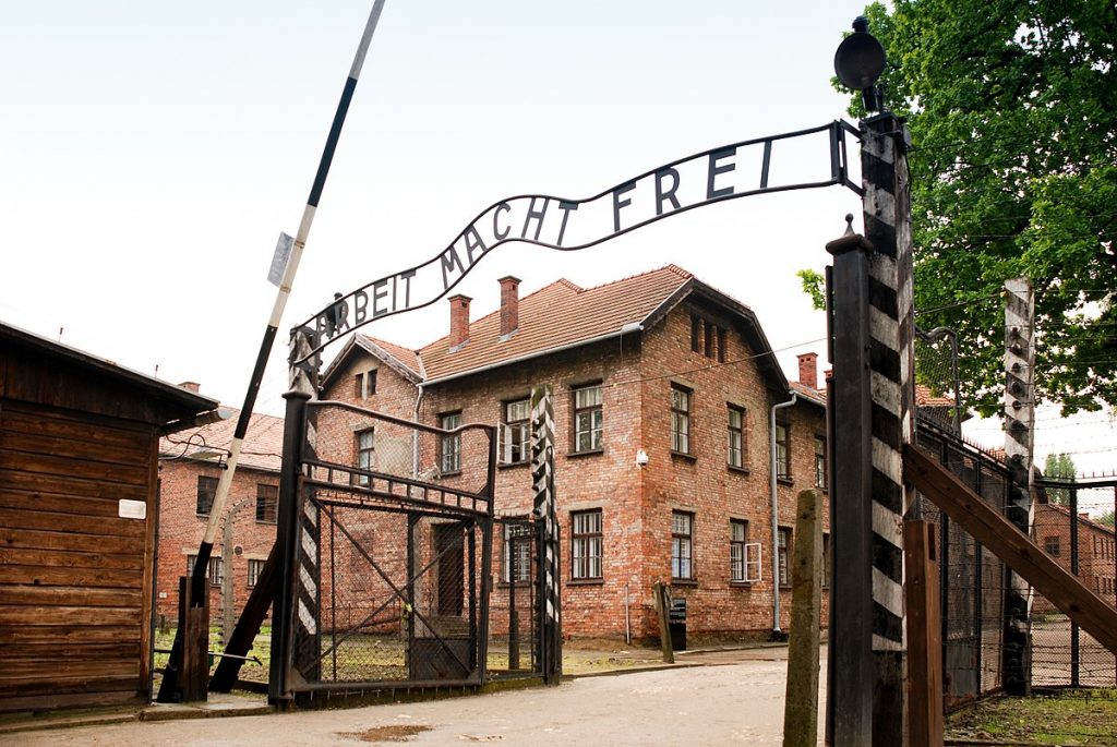 Entrada al camp de concentració d'Auschwitz | © Wikimedia Commons