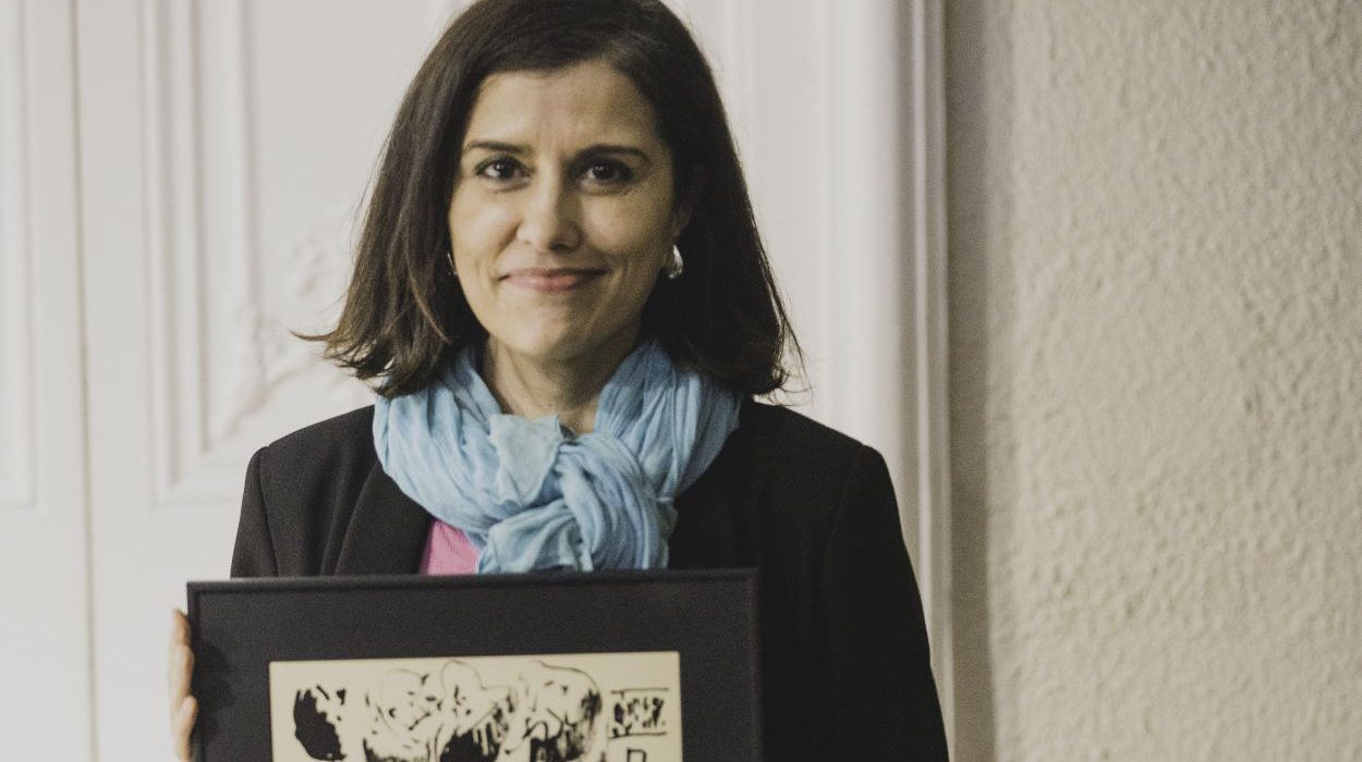 Olga Rodríguez, guanyadora del Premi Memorial Joan Gomis en modalitat de trajectòria periodística
