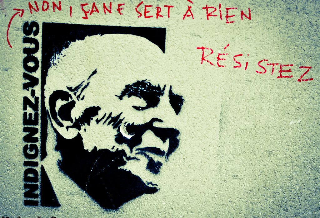 Un grafit reivindicatiu amb el lema "Indigneu-vos" de Stéphen Hessel