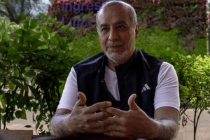 José Luis Pérez Guadalupe, a una cafeteria de Lima