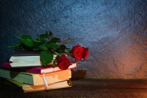 Novel·la històrica, poesia i filosofia: Recomanacions de Foc Nou per Sant Jordi 2025
