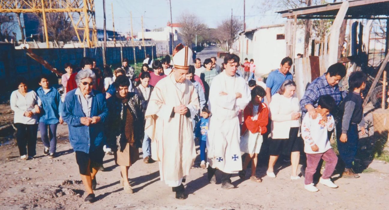 Bergoglio visita, com a bisbe, a la Villa 21 de Buenos Aires