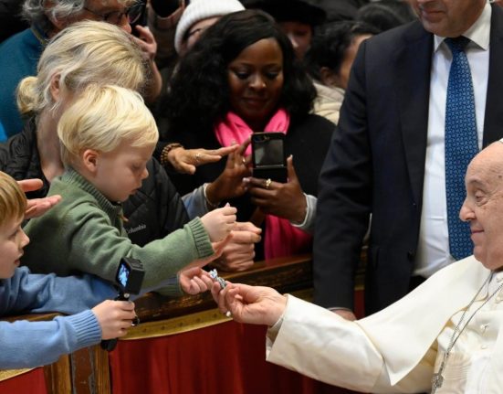 El papa Francesc saludant | © Vatican News