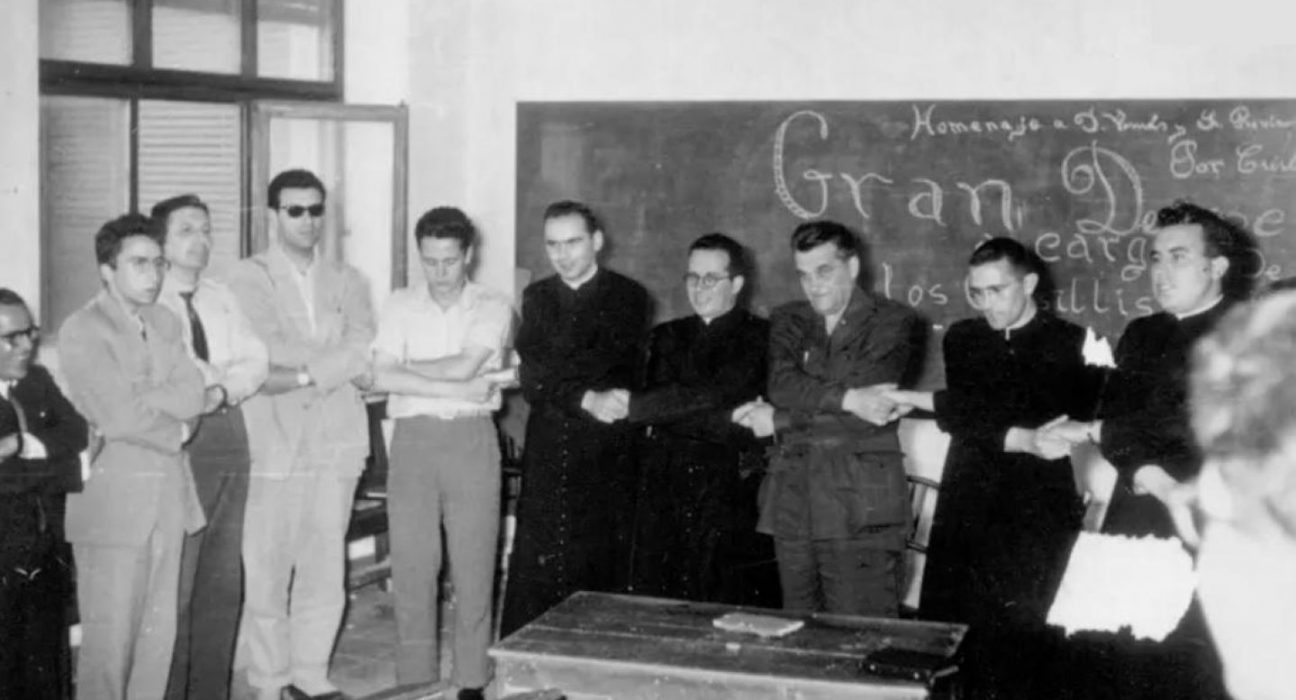 Guillermo Rovirosa resant amb altres membres de l'HOAC