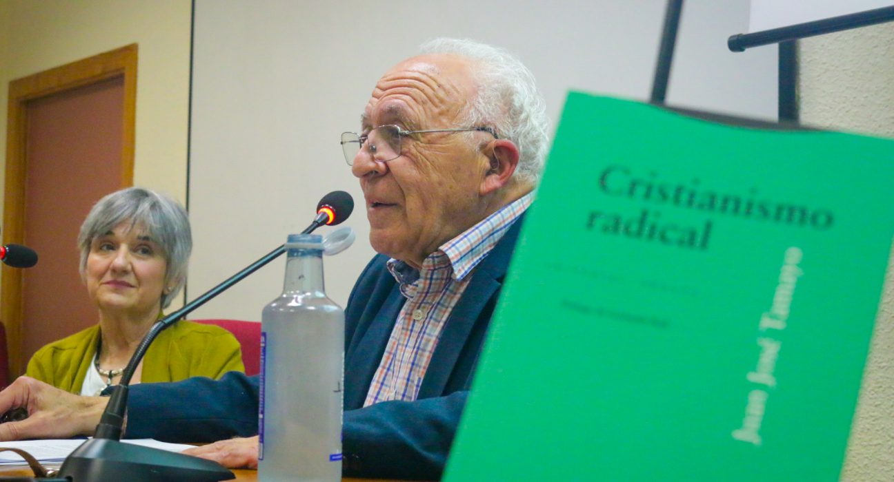 Juan José Tamayo en una presentació de «Cristianismo Radical» a l'Universitat de Múrcia