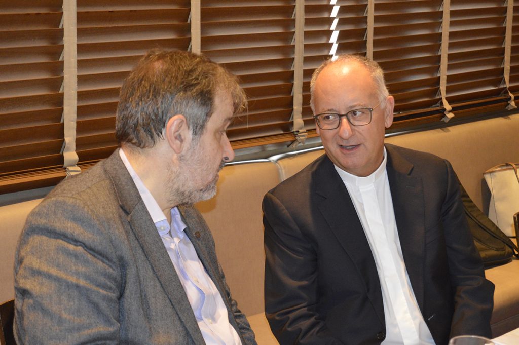 Spadaro va ser presentat per Enric Puiggròs, jesuïta, mestre, historiador i teòleg | © Agència Flama