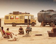 El film és una recerca desesperada enmig del desert marroquí on el dolor, la música electrònica i la pèrdua es fusionen