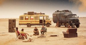 El film és una recerca desesperada enmig del desert marroquí on el dolor, la música electrònica i la pèrdua es fusionen
