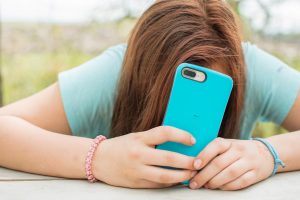 La pornografia és una realitat que impacta la salut sexual i emocional dels joves