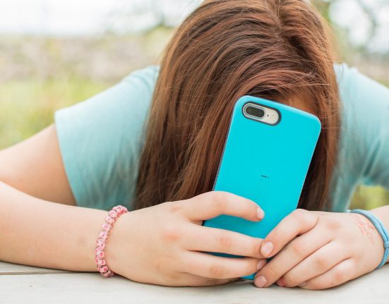 La pornografia és una realitat que impacta la salut sexual i emocional dels joves