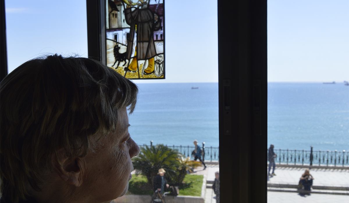 Olga Xirinacs a la seva residència de Tarragona, on la paraula continua sent el refugi i la llum davant la fragilitat del temps