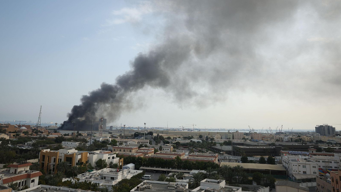 Imatge d’arxiu de fum després d’un atac amb míssils iranians a Manama, Bahrain