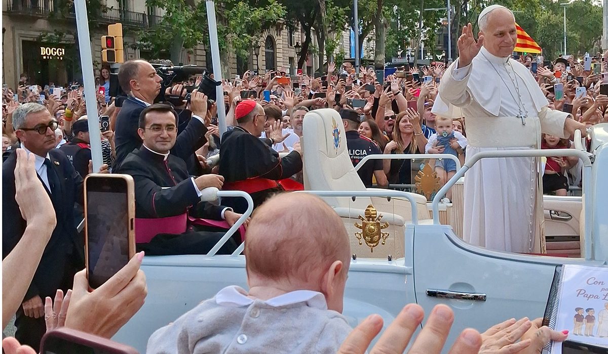 Imatge del papa Lleó XIV arribant a la Sagrada Família | © Agència Flama