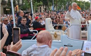 Imatge del papa Lleó XIV arribant a la Sagrada Família | © Agència Flama