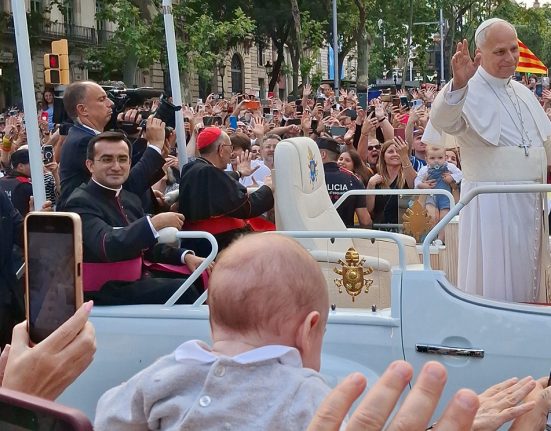Imatge del papa Lleó XIV arribant a la Sagrada Família | © Agència Flama