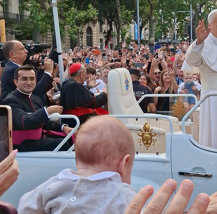Imatge del papa Lleó XIV arribant a la Sagrada Família | © Agència Flama