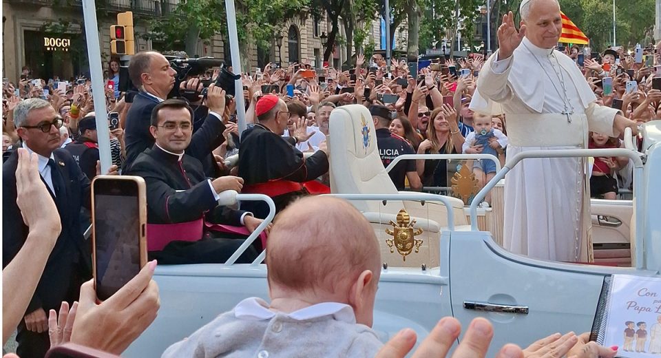 Imatge del papa Lleó XIV arribant a la Sagrada Família | © Agència Flama