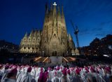 La Sagrada Família, durant els actes de benedicció de la Torre de Jesús | © Agustí Codinach - Catalunya Cristiana