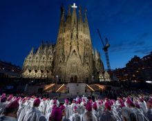 La Sagrada Família, durant els actes de benedicció de la Torre de Jesús | © Agustí Codinach - Catalunya Cristiana