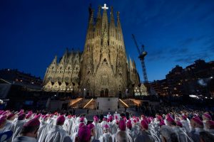 La Sagrada Família, durant els actes de benedicció de la Torre de Jesús | © Agustí Codinach - Catalunya Cristiana