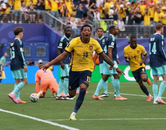 Gonzalo Plata celebra el gol contra Alemanya que classifica a l’Equador pels setzens de final del Mundial | © FIFA