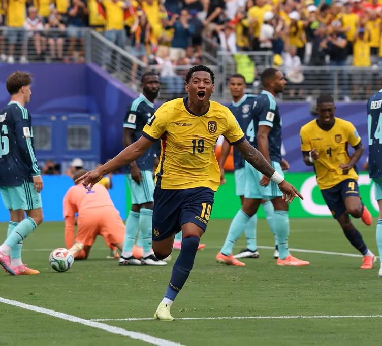 Gonzalo Plata celebra el gol contra Alemanya que classifica a l’Equador pels setzens de final del Mundial | © FIFA