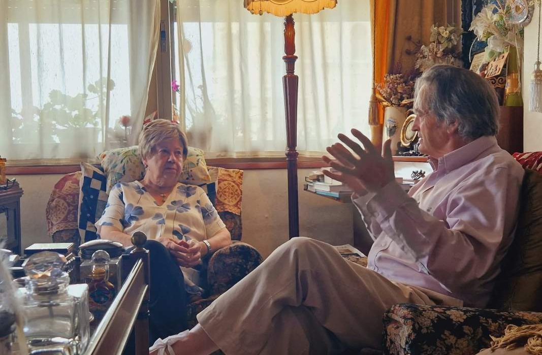 L'escriptora Olga Xirinacs i el pintor Ricard Ferrer, durant la conversa