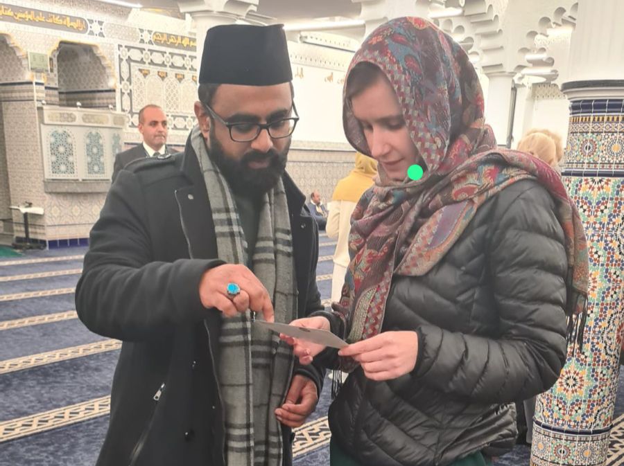 Qaisar en un acte de la Comunitat Ahmadia