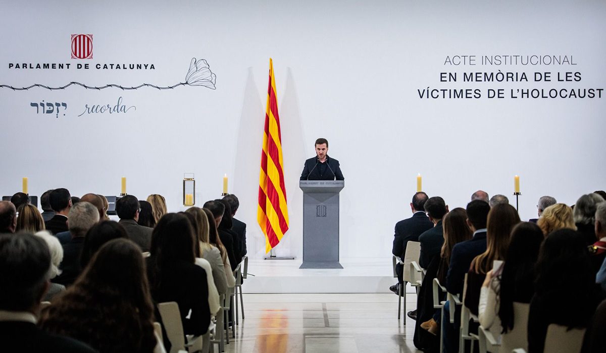 Ofer Laszewicki Rubin durant el seu discurs al Parlament de Catalunya