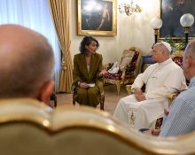 Trobada del papa Lleó XIV amb víctimes d'abusos a la seu de la nunciatura a Madrid | © Vatican Media