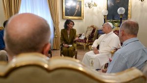 Trobada del papa Lleó XIV amb víctimes d'abusos a la seu de la nunciatura a Madrid | © Vatican Media