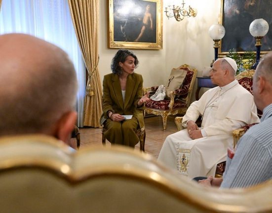 Trobada del papa Lleó XIV amb víctimes d'abusos a la seu de la nunciatura a Madrid | © Vatican Media