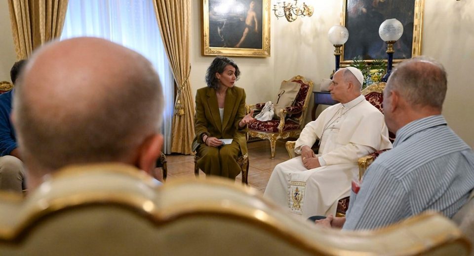 Trobada del papa Lleó XIV amb víctimes d'abusos a la seu de la nunciatura a Madrid | © Vatican Media