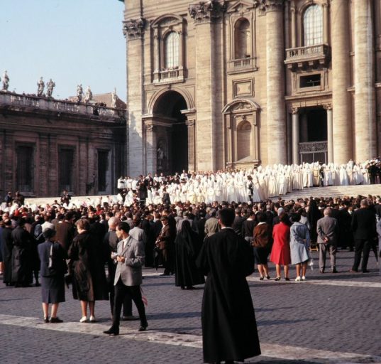 Basílica de Sant Pere Vaticà, durant l'obertura del Concili Vaticà II | © Peter Geymayer