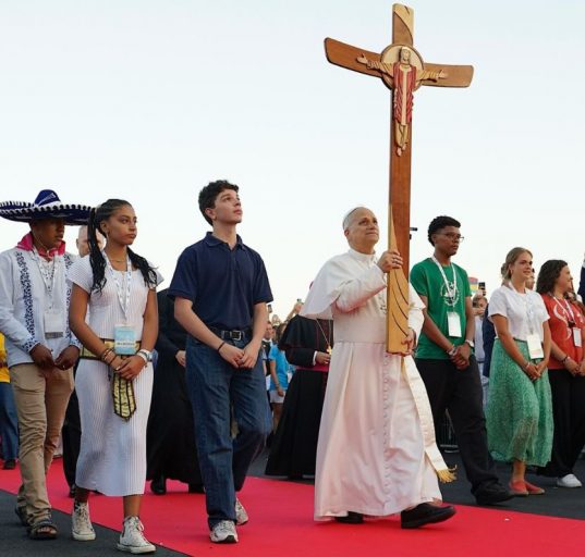 El papa Lleó amb joves durant el Jubileu de l'esperança | © Vatican Media