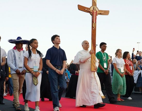 El papa Lleó amb joves durant el Jubileu de l'esperança | © Vatican Media